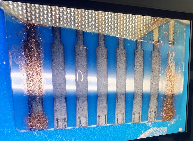 Photo de la nappe au microscope numérique de la tentative de raccordement via le crayon