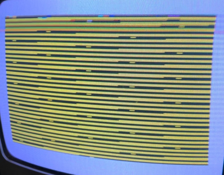 Écran de boot avec des lignes jaunes et noires